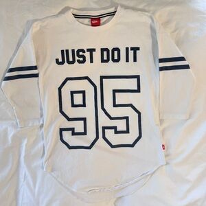 1995 Nike White Shirt with Black Graphics Jersey Style Casual